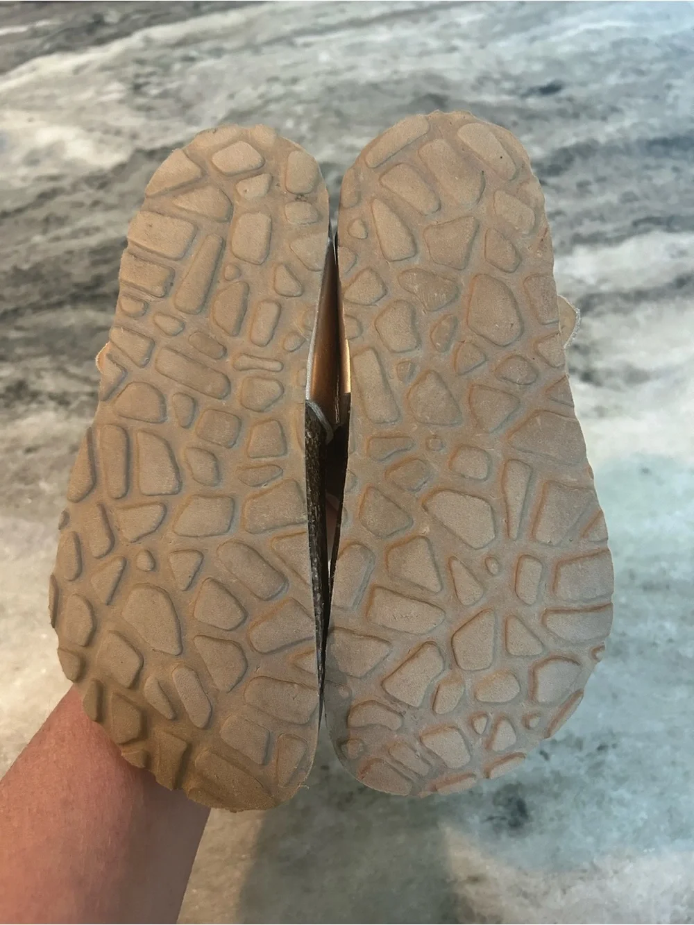 Kids Metallic Rose Gold Toe-Post Sandals with Buckle made in Italy size 1